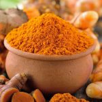 No vas a creer lo que poner un poco de cúrcuma en tu comida puede hacer por tu cuerpo.