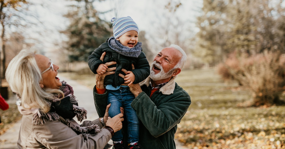 Conexión entre generaciones: ¿Por qué la cercanía con los abuelos es de gran importancia para el niño?