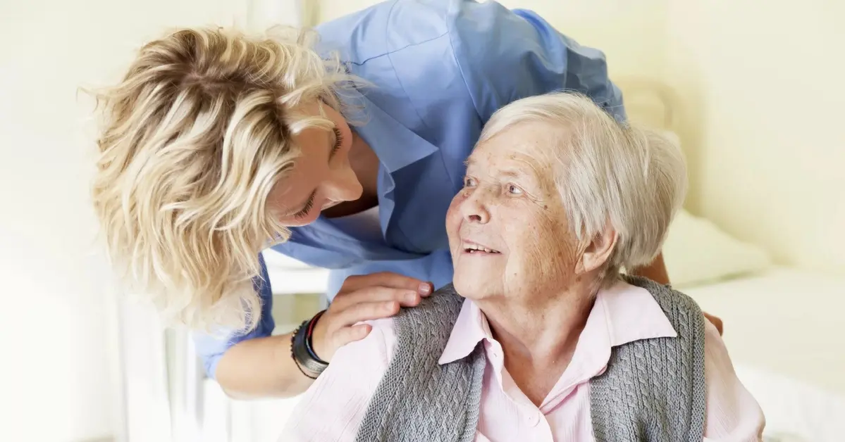 Ahora ya tengo la edad que tenía mi madre cuando yo era adolescente. ¿Y qué adolescente escucha los consejos de los padres? Exactamente. Yo también los ignoraba, especialmente porque los consejos me parecían tan extraños. Sin embargo, ahora, mirando hacia atrás, puedo decir con certeza que si hubiera prestado atención un poco antes a las advertencias y buenos consejos de mi madre, mi vida probablemente no habría cambiado mucho, pero definitivamente habría evitado algunas situaciones desagradables, corazones rotos e incluso una billetera vacía. Y ciertamente me vería mejor de lo que soy. Hoy sé que ella tenía razón y lamento no haberla escuchado…