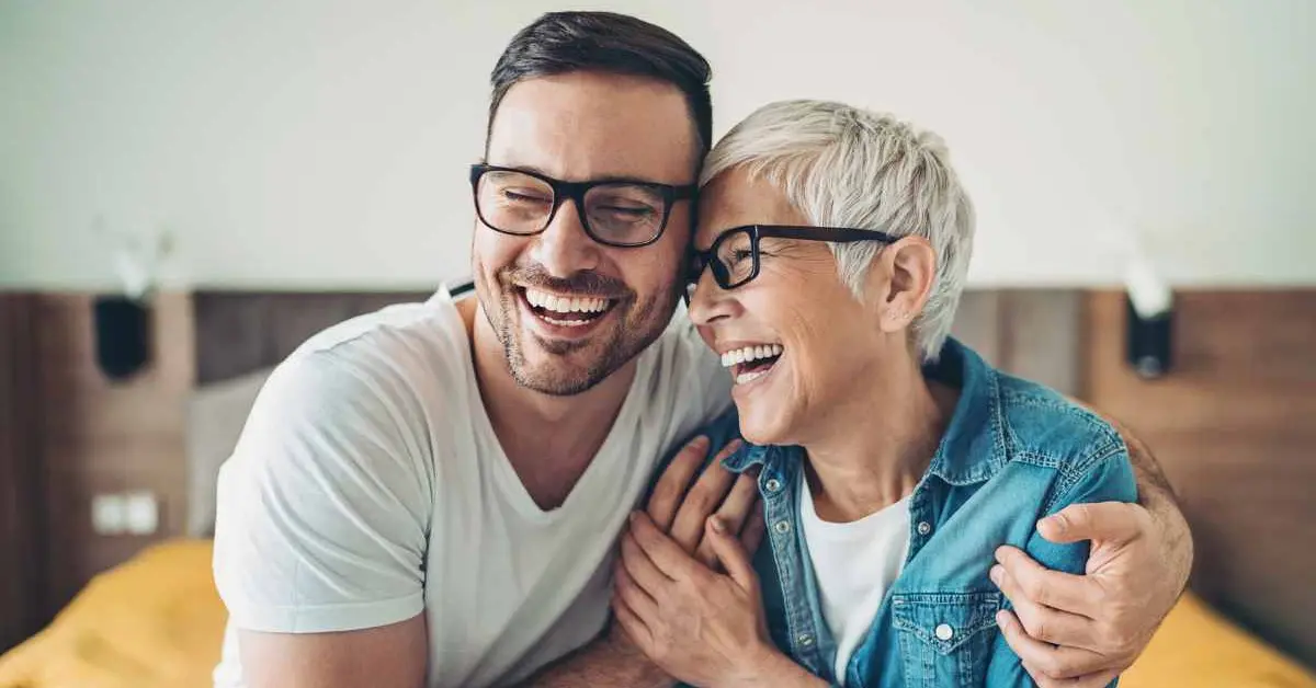 Cuando un hijo se va, el amor cambia de forma…